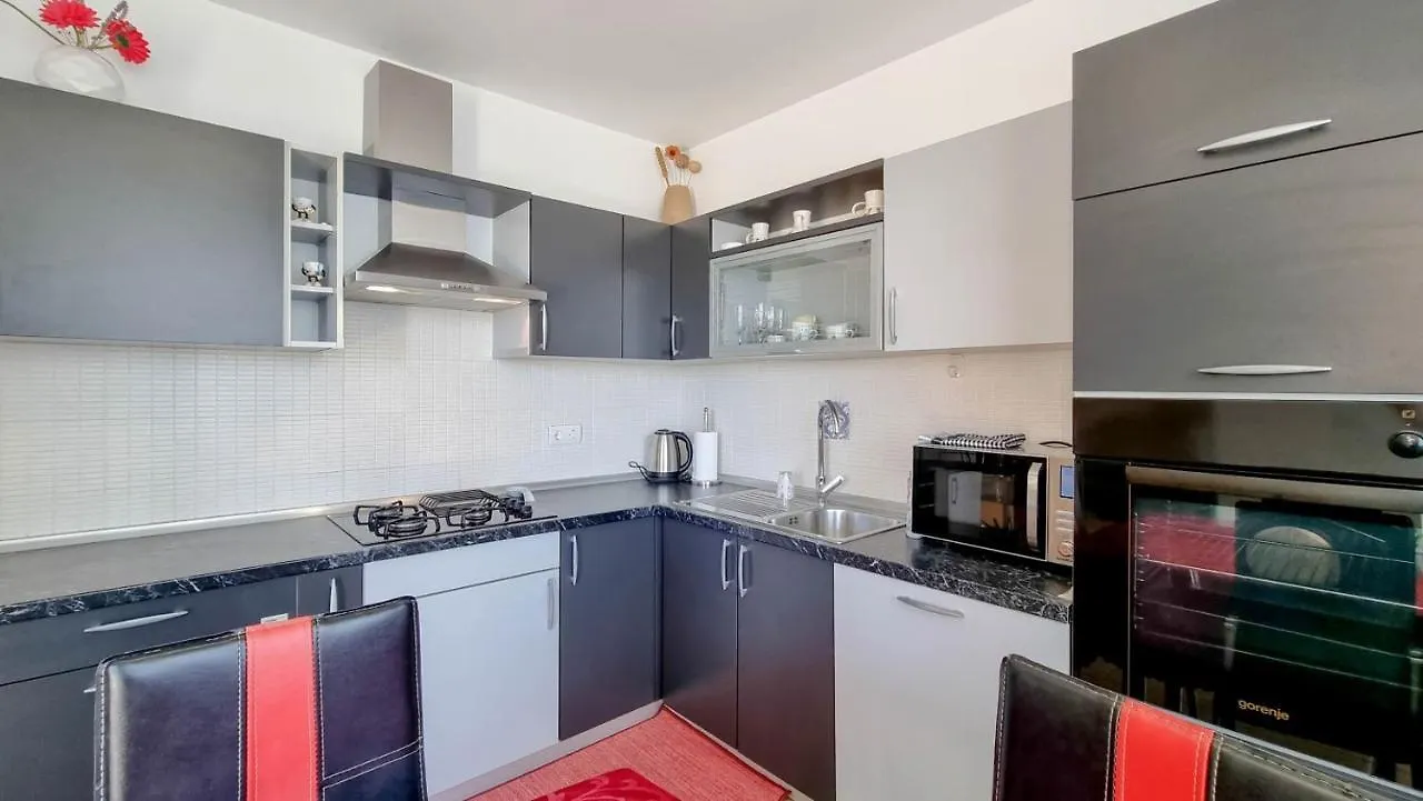 Mark Novigrad  Apartment