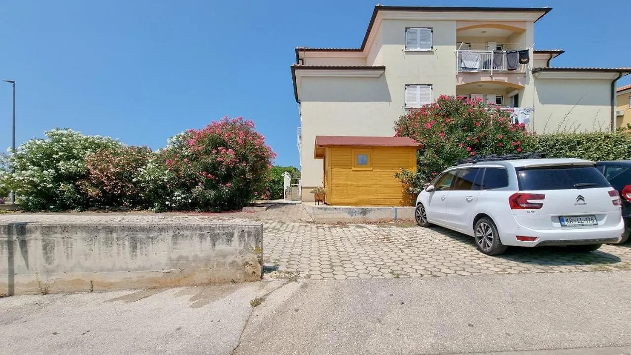 Mark Novigrad  Apartment